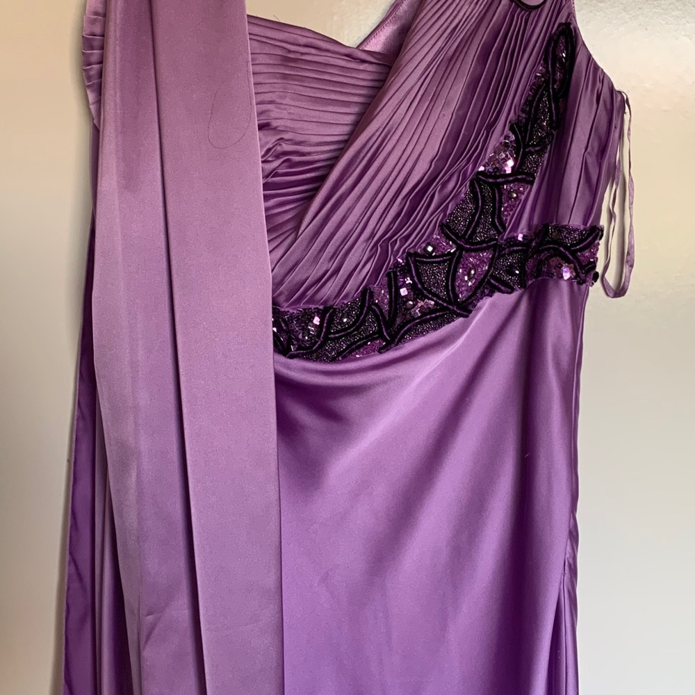 Dress - Picture 5 of 5